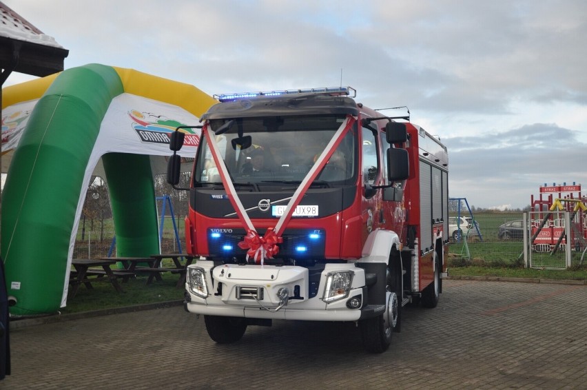 Nowy wóz bojowy w OSP Strzeszewo. Roczny Volvo będzie służył strażakom