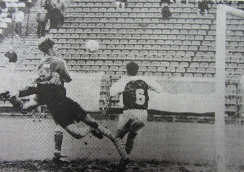 14.05.1995 Lech - Warta 1:2, Paweł Wojtala zdobywa gola dla...