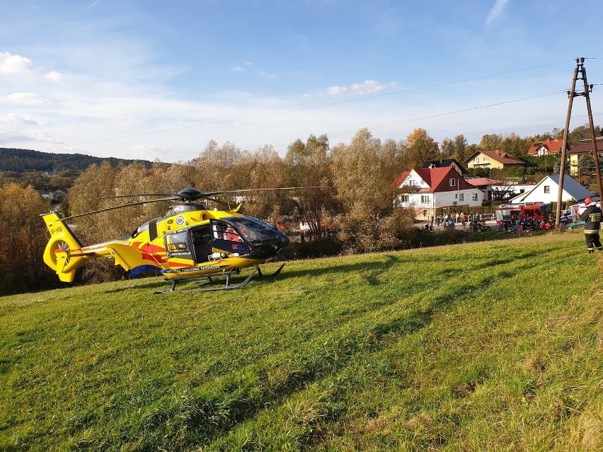 Wypadek w Łękawicy. Traktor przygniótł dwie osoby 