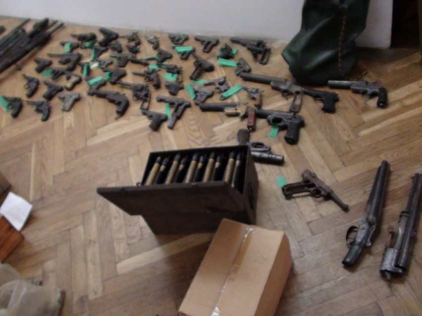40 kg materiałów wybuchowych pod UM w Biłgoraju! (film, zdjęcia)