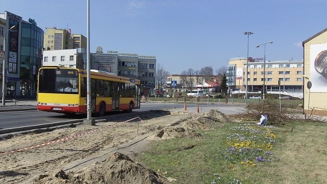 Autobus na remontowanej al. IX Wieków Kielc