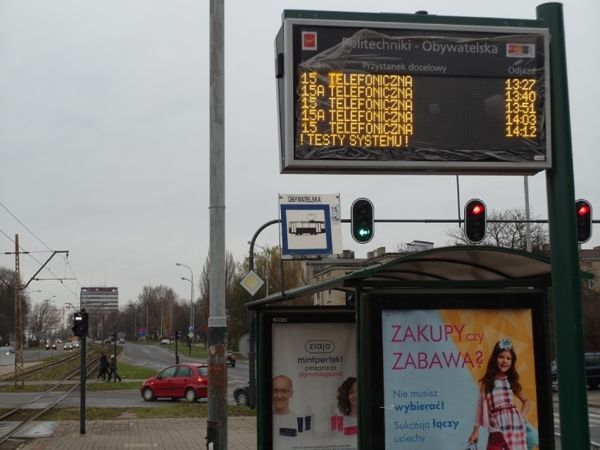Uruchamiane są tablice informacyjne na przystankach MPK w Łodzi [ZDJĘCIA]