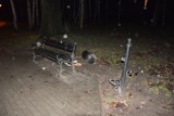 Wandale uszkodzili kosze na ul. ks. Grada w Tomaszowie. Pijani mężczyźni trafili do aresztu