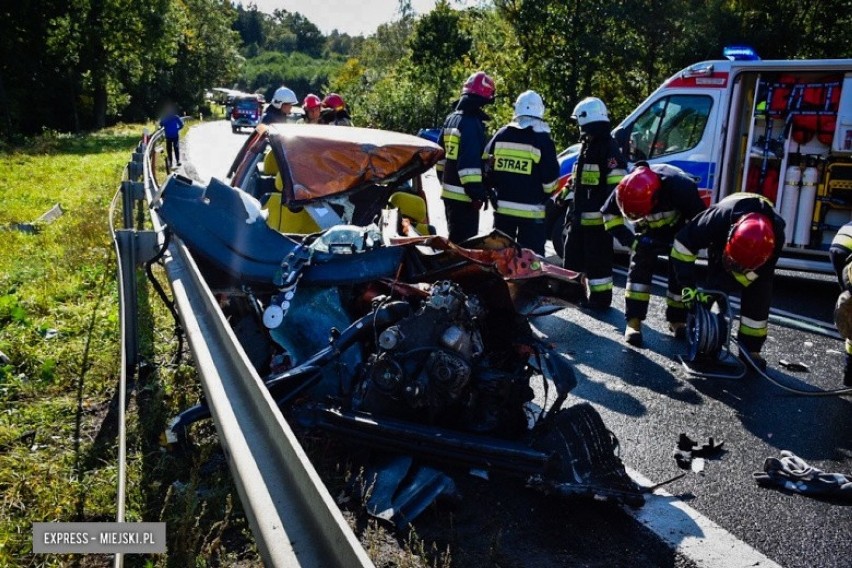 Groźny wypadek na trasie Wrocław-Kłodzko. Kobieta jechała z dziećmi. Doszło do czołówki z ciężarówką