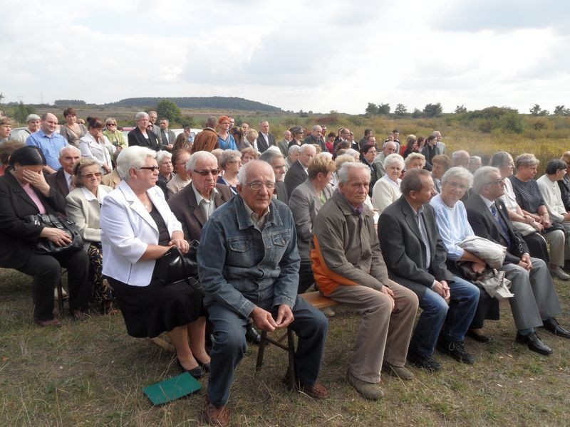 W Jaworznie na Równej Górce odbyła się msza polowa. Jaworznianie zebrali się pod krzyżem [ZDJĘCIA]