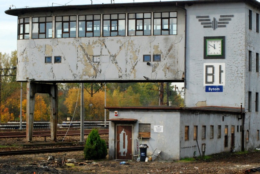 Bytom: Budynek modernistycznej bramowej nastawni kolejowej „Bt" zabytkiem? Jest odwołanie od decyzji