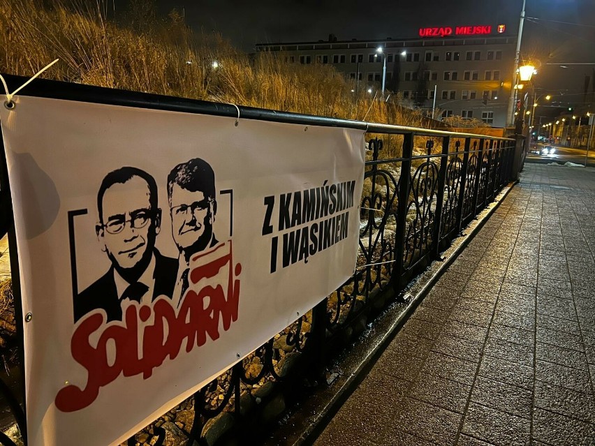 W Gdańsku pojawiły się transparenty "Solidarni z Kamińskim i...