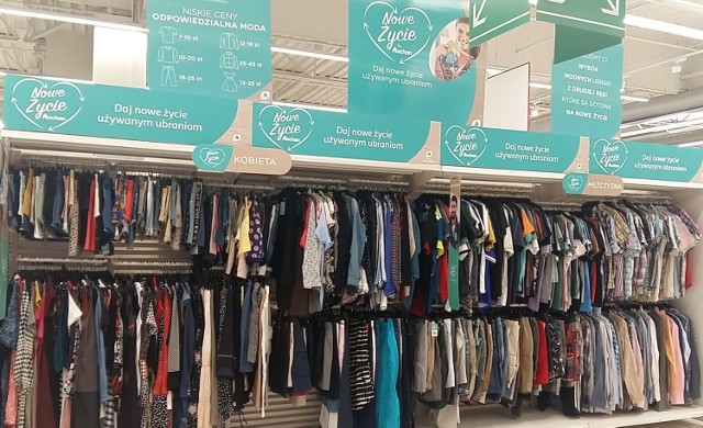 Auchan wprowadza do oferty używane ubrania znanych marek takich jak Tommy Hilfiger, Ralph Lauren czy H&M. Akcja nosi nazwę Nowe Życie by Auchan.  Używane ubrania można kupić w wybranych hipermarketach w Polsce. 

Sprawdźcie, ile za nie zapłacimy. Ceny i szczegóły oferty na kolejnych stronach >>>> 