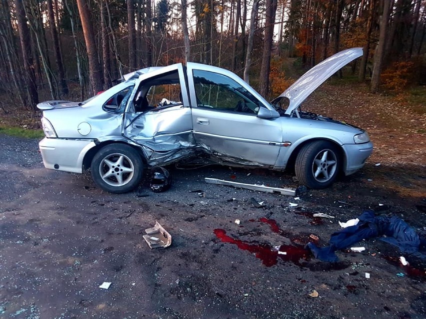 STRAŻACY W AKCJI: Znamy szczegóły wypadku motocyklisty na trasie pomiędzy Cieszkowem i Ujazdem [ZDJĘCIA +18]