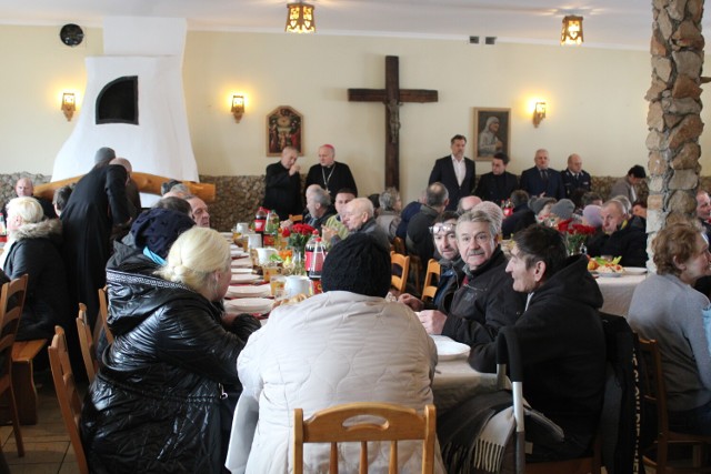 Spotkanie wigilijne podopiecznych Kaliskiego Domu Opieki Caritas