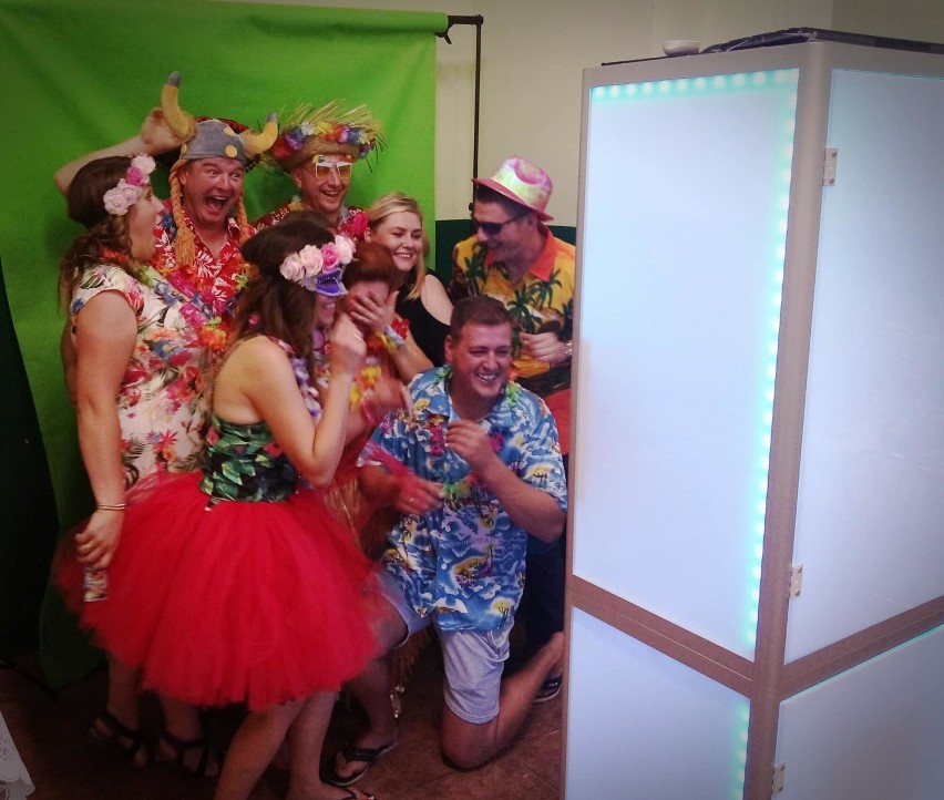 gm. Zambrów. Koło Gospodyń Wiejskich Paprotki zorganizowali imprezę w hawajskim stylu. Zobacz zdjęcia
