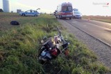 Poważny wypadek motocyklisty pomiędzy Waleńczowem a Złochowicami. 64-latek został poważnie ranny