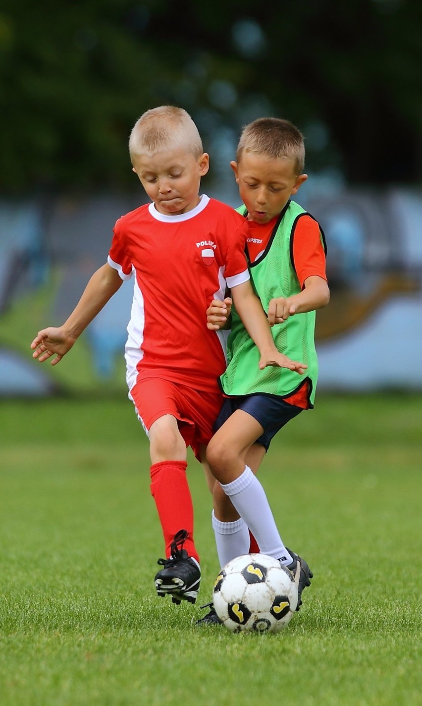 Dodatkowe zajęcia dla dzieci w Piotrkowie. Piłka nożna to...