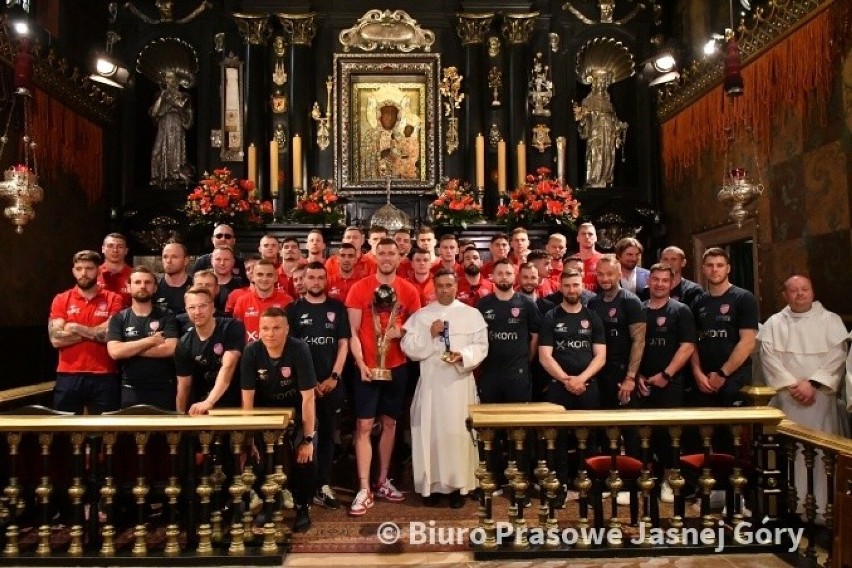 Mistrzowie Polski w niedzielę 28 maja odwiedzili klasztor...