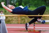 Tarnów. Lekkoatletyczne Mistrzostwa Małopolski juniorów i juniorów młodszych.  Rywalizacja toczyła się w strugach deszczu [ZDJĘCIA]