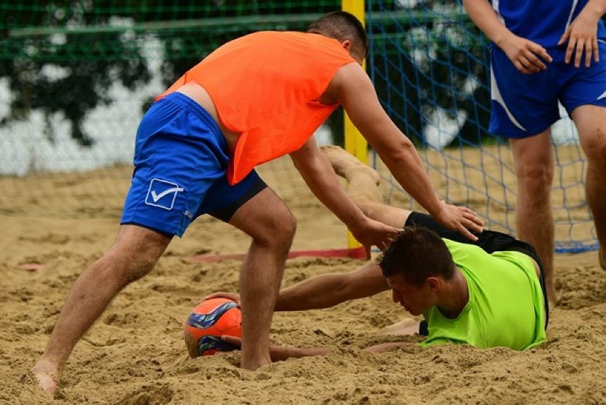 Turniej piłki nożnej plażowej nad jeziorem Mochel koło Kamienia Krajeńskiego [zdjęcia]