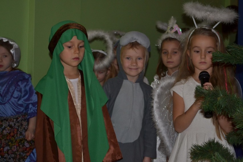 Skarszewy. Przedstawienie bożonarodzeniowe w "Aniołku" ZDJĘCIA, FILM