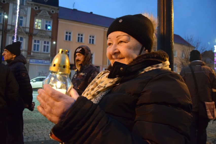 Każdy chętny dostał światełko pokoju od nowosolskich...