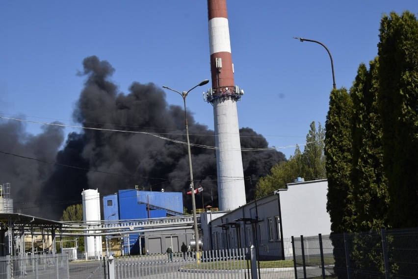 Siedem zastępów straży pożarnej gasiło pożar opon w bazie PKS w Skierniewicach