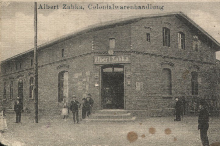Sklep kolonialny u Alberta Żabki w pierwszej połowie XX...