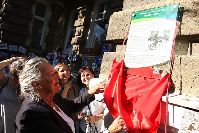 W piątek na kamienicy przy ulicy Wielkopolskiej odsłonięto ...