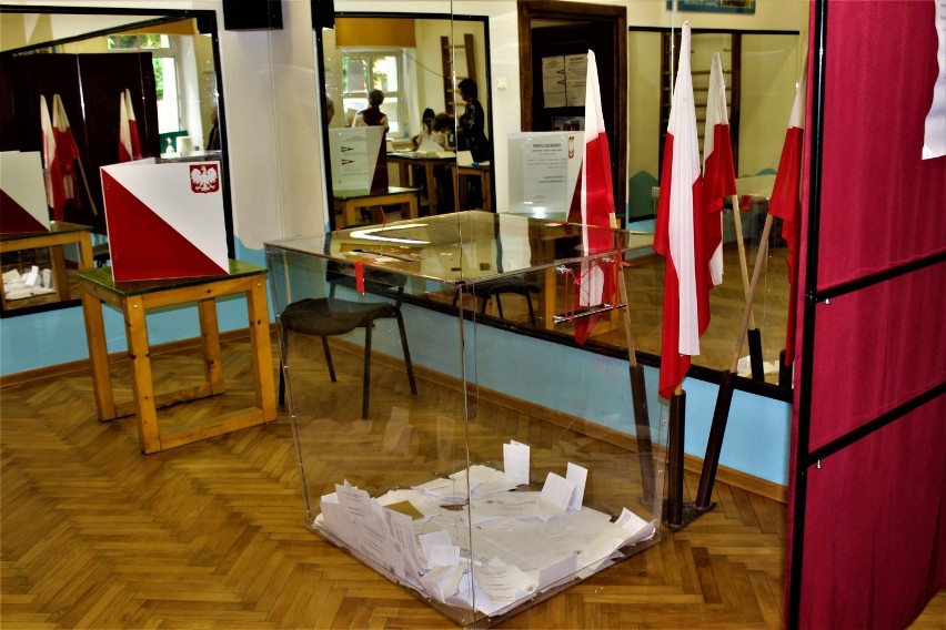 Łęczycanie głosują II turze wyborów prezydenckich (ZDJĘCIA)