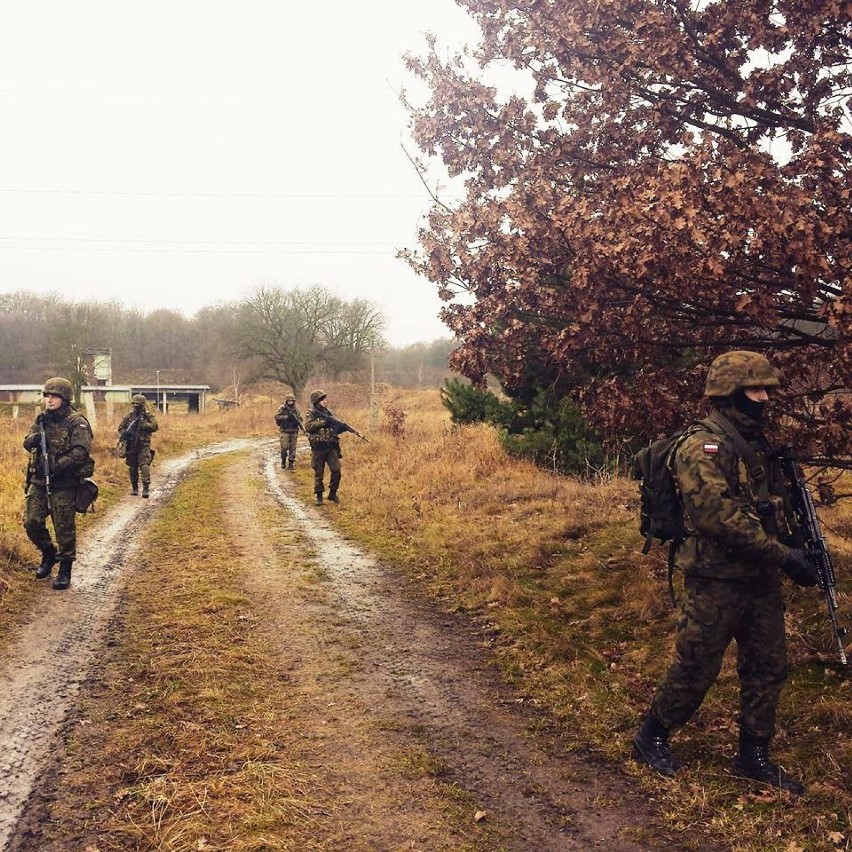 Stargard. Ganiali z bronią po poligonie