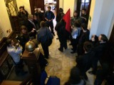 Anarchiści wrzucili petardę do siedziby PO (wideo)