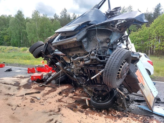 Na wysokości miejscowości Krasnołęg w wypadku samochodowym zginęła jedna osoba, a dwie zostały poważnie ranne.