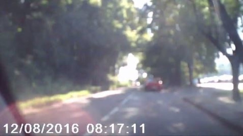 Sceny jak w filmie: Instruktor nauki jazdy ruszył w pościg za pijanym kierowcą w Rudzie Śl. [WIDEO]