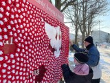 Śrem pamięta o Powstaniu Wielkopolskim. Biało-czerwone kokardy symbolem świętowania rocznicy Powstania Wielkopolskiego