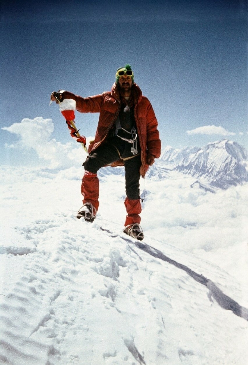 Krzysztof Wielicki na szczycie Modi Peak (7219 m n.p.m.)....