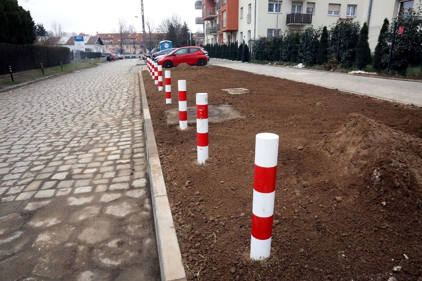 W ramach Legnickiego Budżetu Obywatelskiego powstał nowy parking, chodnik i trawnik