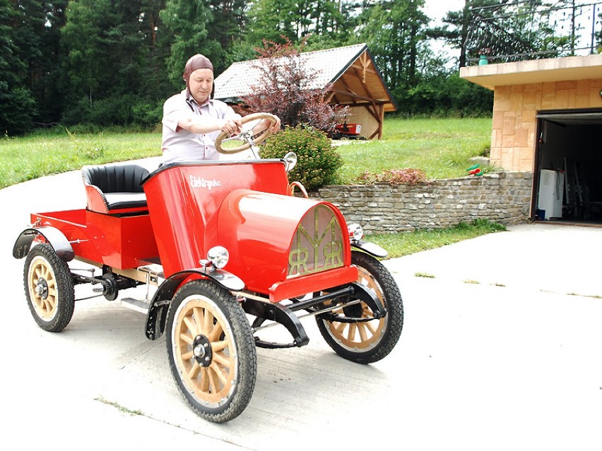 Zrobił auto z drewna, do tego na prąd