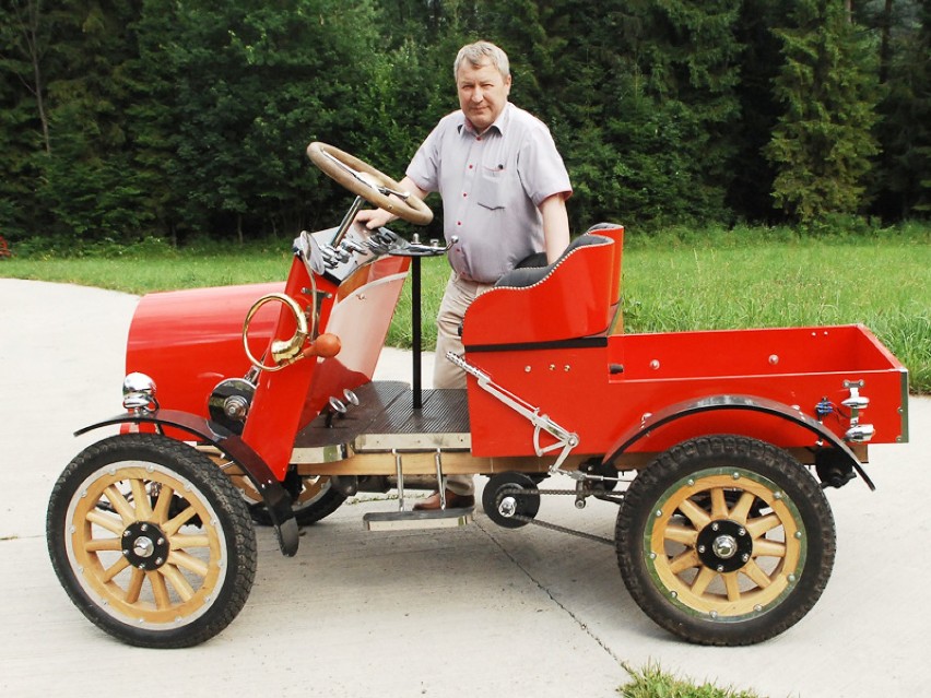 Zrobił auto z drewna, do tego na prąd