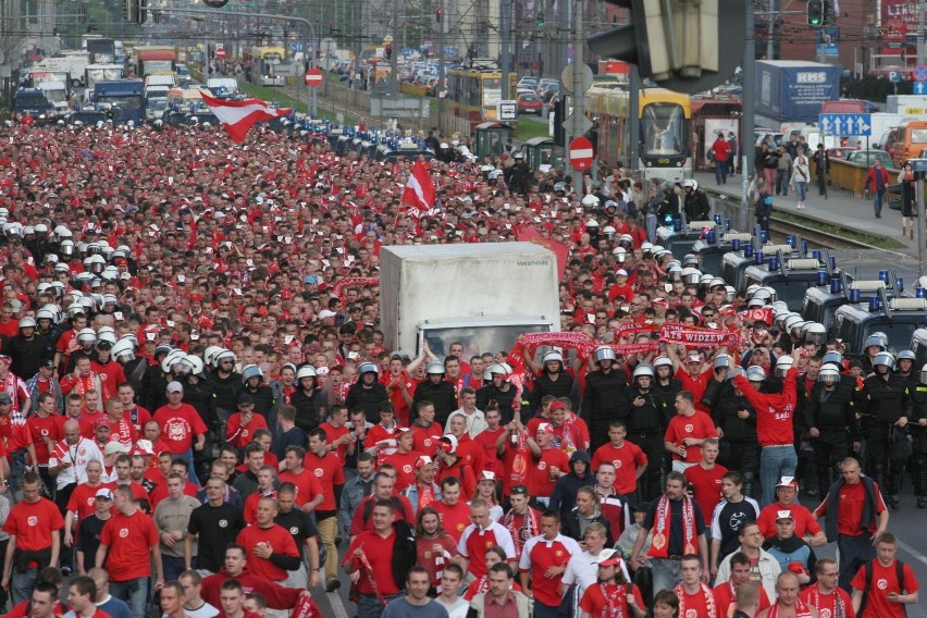 Kibice Widzewa i ŁKS idą na derby. Łódź sparaliżowana. Policja pilnuje porządku Galeria zdjęć