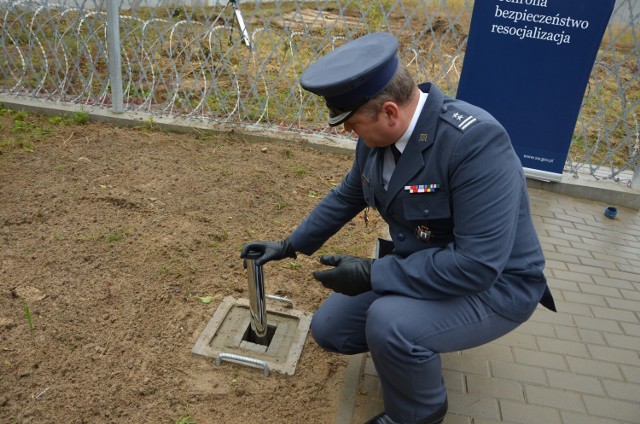 24 października odbyło się uroczyste wmurowanie kapsuły z aktem erekcyjnym w kamień węgielny nowego budynku zakwaterowania więźniów w AŚ w Hajnówce