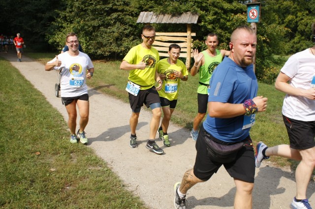 Bieg Dzika 2018. Pobiegli na Bielanach w Lesie Młocińskim po raz trzeci [ZDJĘCIA]