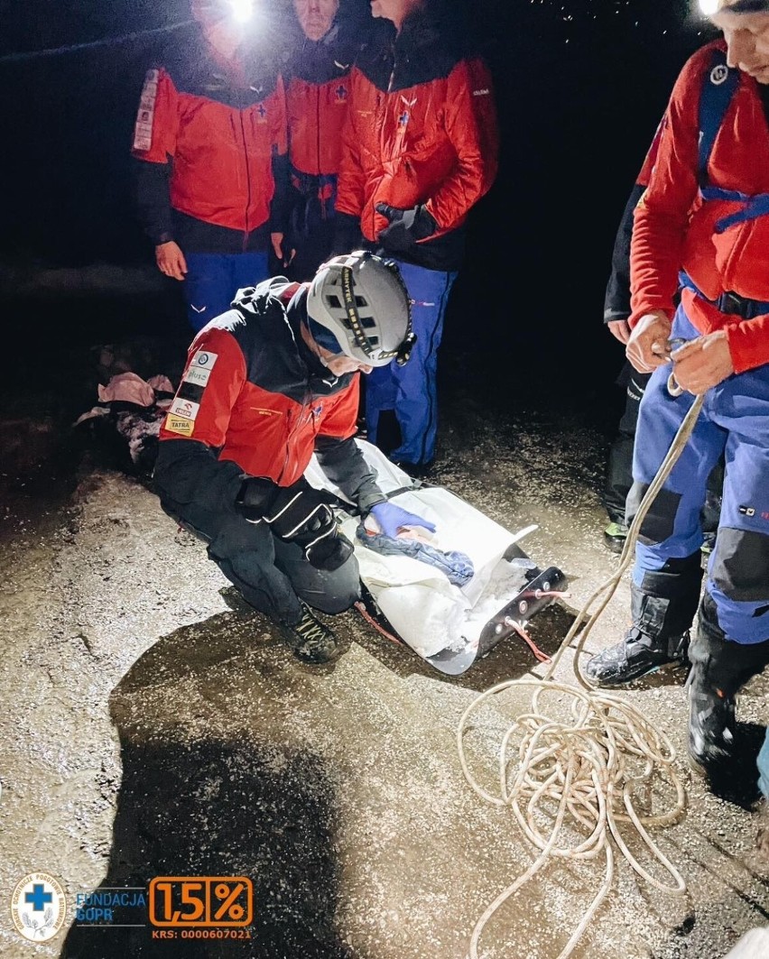 Trzy akcje ratownicze GOPR w Beskidach. Zagubiony turysta chory na cukrzycę, 11-letni snowboardzista i piechur, który zsunął się po zboczu