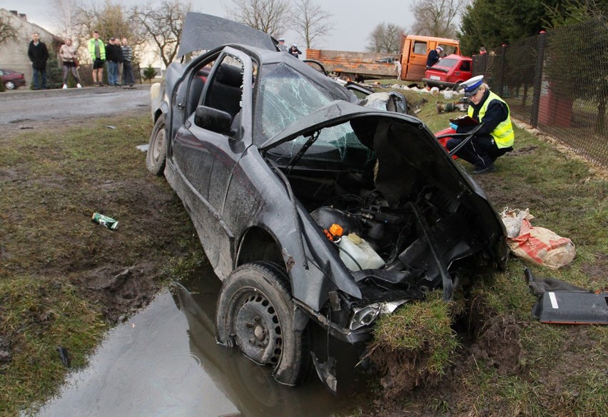 Wypadek w Gąskach. Siedem osób poszkodowanych, sprawca miał sądowy zakaz prowadzenia pojazdów