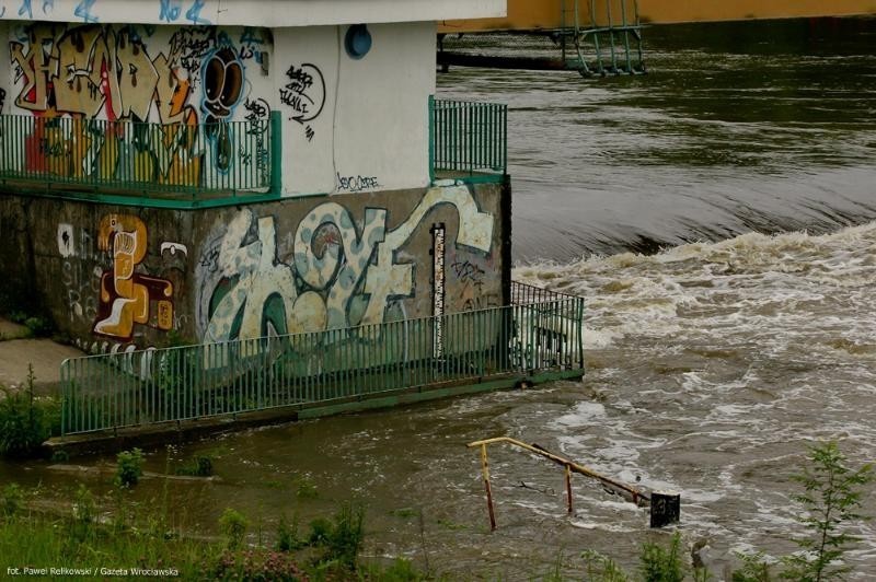 Powódź we Wrocławiu? Wzrasta poziom wody w Odrze (ZDJĘCIA)