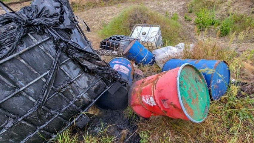 Nielegalne składowisko odpadów koło Chabielic