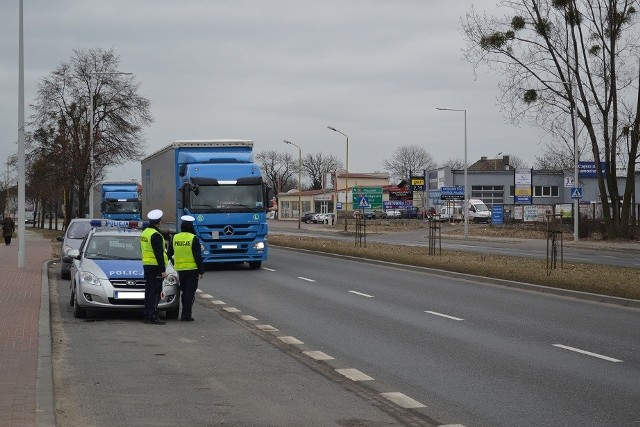 Ostrów: Długi weekend na drogach powiatu. Pijany 16-latek