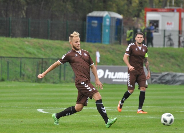 Tomasz Kołbon (na pierwszym planie) udanie zadebiutował w roli kapitana Garbarni, którym poprzednio był Marek Masiuda (z tyłu)