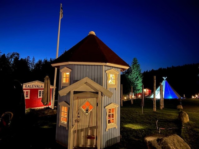 Najbardziej znanym domkiem w Kalevali jest miniaturowy niebieski, budyneczek. To Dom Muminków.