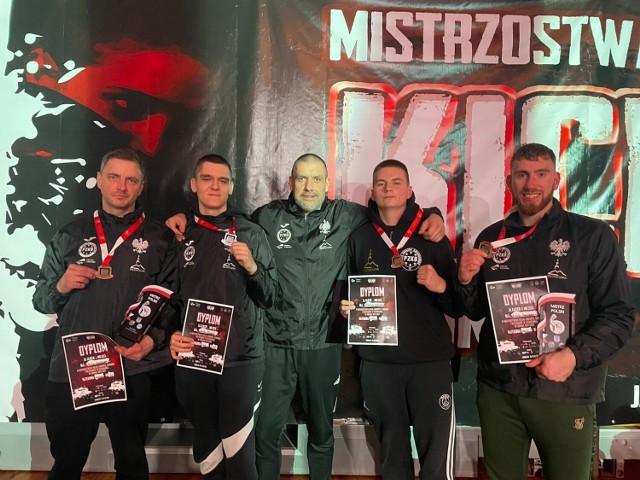 Kickboxerzy ASW Knockout Zielona Góra zdobyli w Jarosławiu cztery medale mistrzostw Polski.