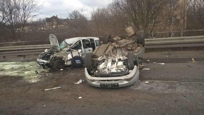 Dwa groźne wypadki w Bydgoszczy. Pięć osób rannych