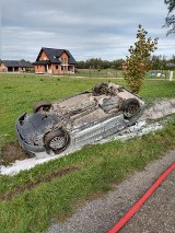 Wypadek na drodze krajowej nr 12 w Dzielnej koło Opoczna. Kierowca osobowego nie zauważył tira [ZDJĘCIA]