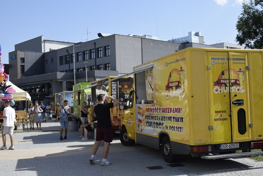Food trucki w centrum Skierniewic. Propozycja pyszną na kolację na mieście