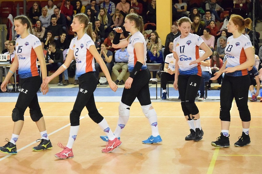 Siatkówka: Juniorki SPS Volley Piła zdobyły w pilskim turnieju mistrzostwo Wielkopolski! Zobaczcie zdjęcia